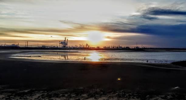 Sunset on the Tees Sunset on the river at low tide teesside northeast england stock pictures, royalty-free photos & images