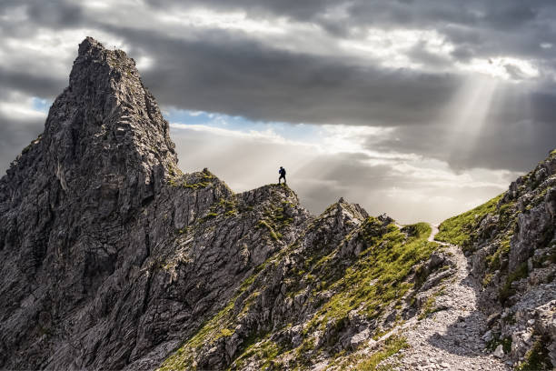 on the way to the top - juez espectáculos fotografías e imágenes de stock