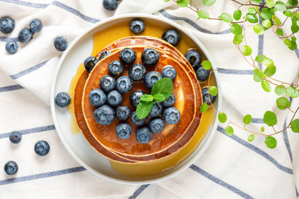 pancakes with honey and blueberries - pancake buttermilk buttermilk pancakes equipment imagens e fotografias de stock