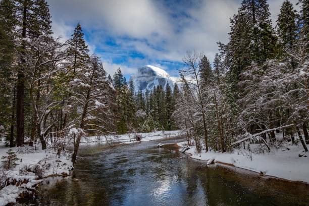 parque nacional yosemite - yosemite national park winter waterfall california - fotografias e filmes do acervo