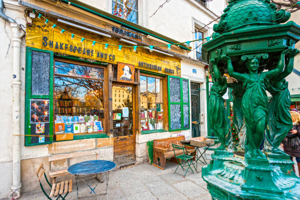 The Shakespeare and Co. bookstore on December 11, 2012 in Paris, France Paris, France - December 11, 2012: The Shakespeare and Co. bookstore on December 11, 2012 in Paris, Opened in 1951 by George Whitman, it serves both as a regular bookstore and as a reading library, specializing in English-language literature. william shakespeare stock pictures, royalty-free photos & images