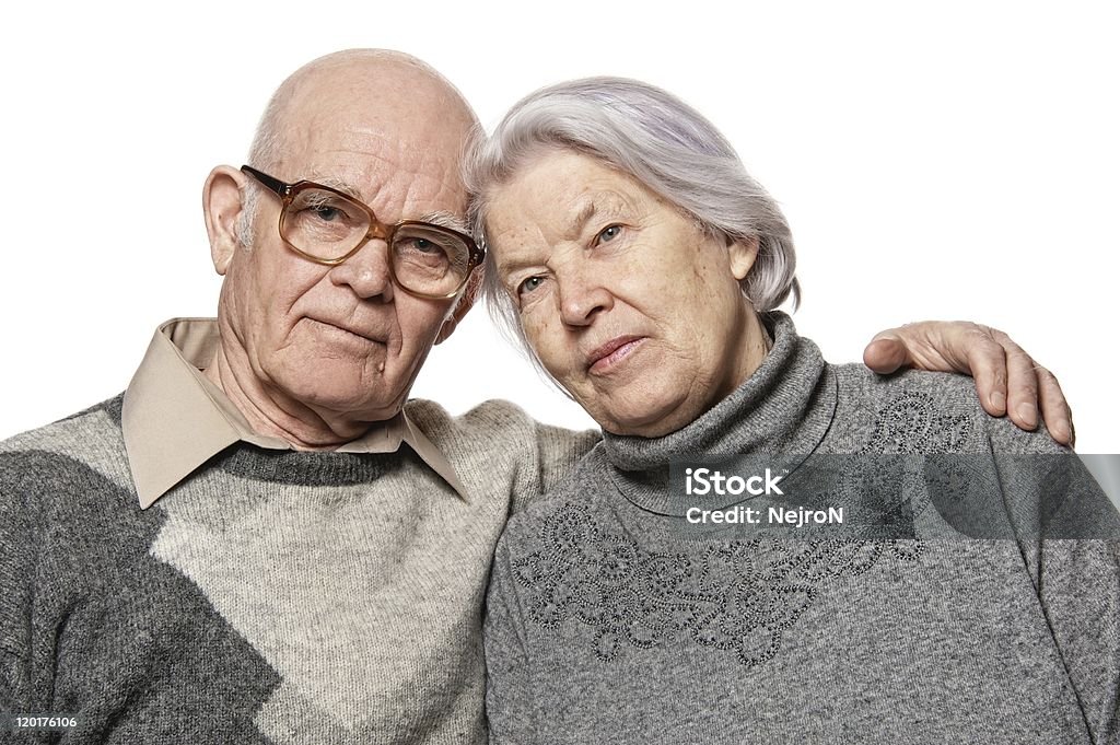 Zdjęcie szczęśliwy Starsza Para, obejmując sobą - Zbiór zdjęć royalty-free (Aktywni seniorzy)