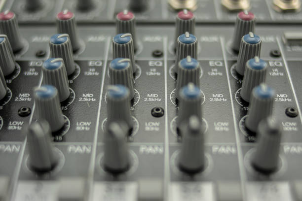 equaliser knobs in an audio mixing console of a professional audio recording studio - recording studio sound recording equipment record interconnect imagens e fotografias de stock