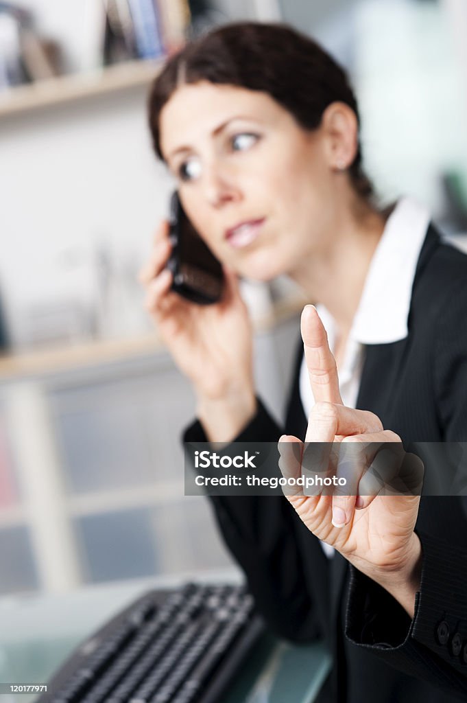 Donna sul telefono - Foto stock royalty-free di Adulto