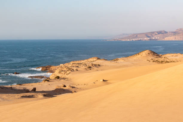 砂丘と海 - desert landscape morocco sand dune ストックフォトと画像