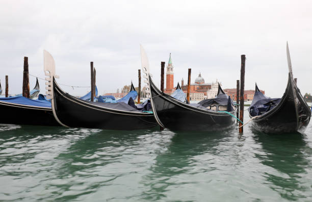 Boote mit Wasserspritzer