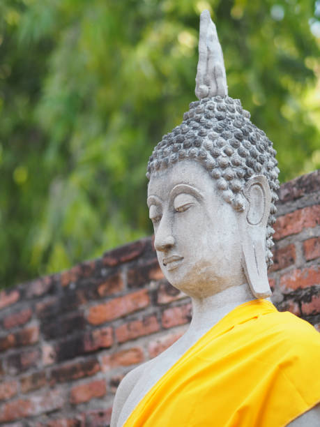 imagens de buda estuque no período ayutthaya consagrado no wat yaichaimongkol, templo budista - prasart phra debidorn - fotografias e filmes do acervo