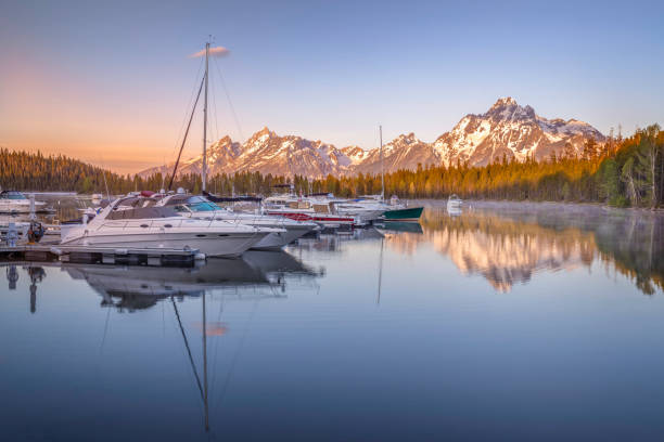 istock Coulter Bay Marina Sunrise 1201844488