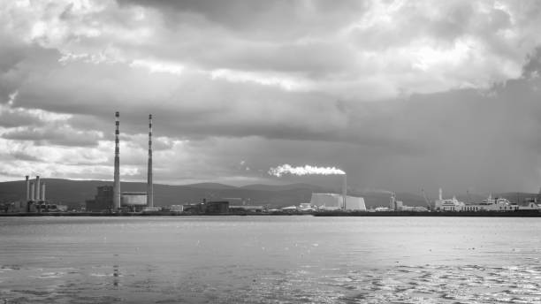 istock Poolbeg from Clontarf Promenade 1201868348