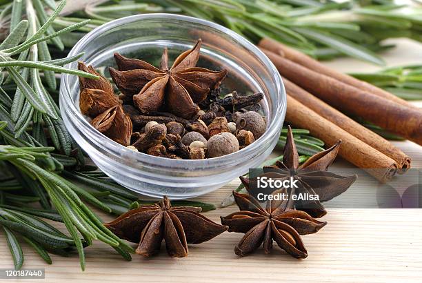 Racimo De Romero Y Sabor Foto de stock y más banco de imágenes de Alimento - Alimento, Anís, Bulto