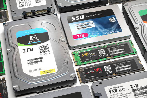 tło z różnych urządzeń do przechowywania danych. hdd, ssd i ssd m2 iw rzędzie. - harddisc zdjęcia i obrazy z banku zdjęć