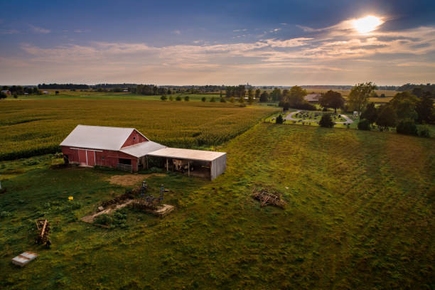 zapomniana stodoła - farm barn landscape ohio zdjęcia i obrazy z banku zdjęć