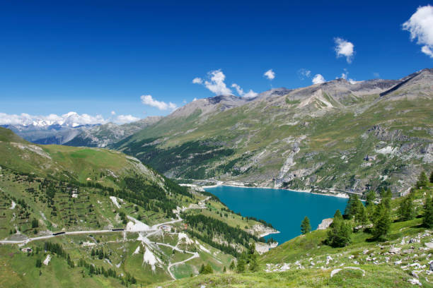 summer hike in tignes - france european alps landscape meadow imagens e fotografias de stock