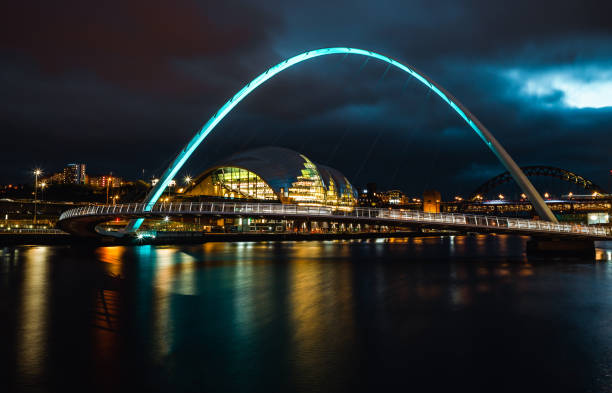 Long Exposure of the Gateshead Millennium Bridge Newcastle upon Tyne, UK, Tyne and Wear, Northeastern England, tyne bridge stock pictures, royalty-free photos & images