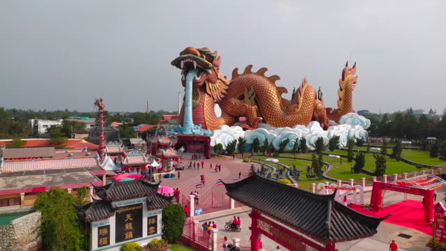 Big dragon in Chinese shrine
