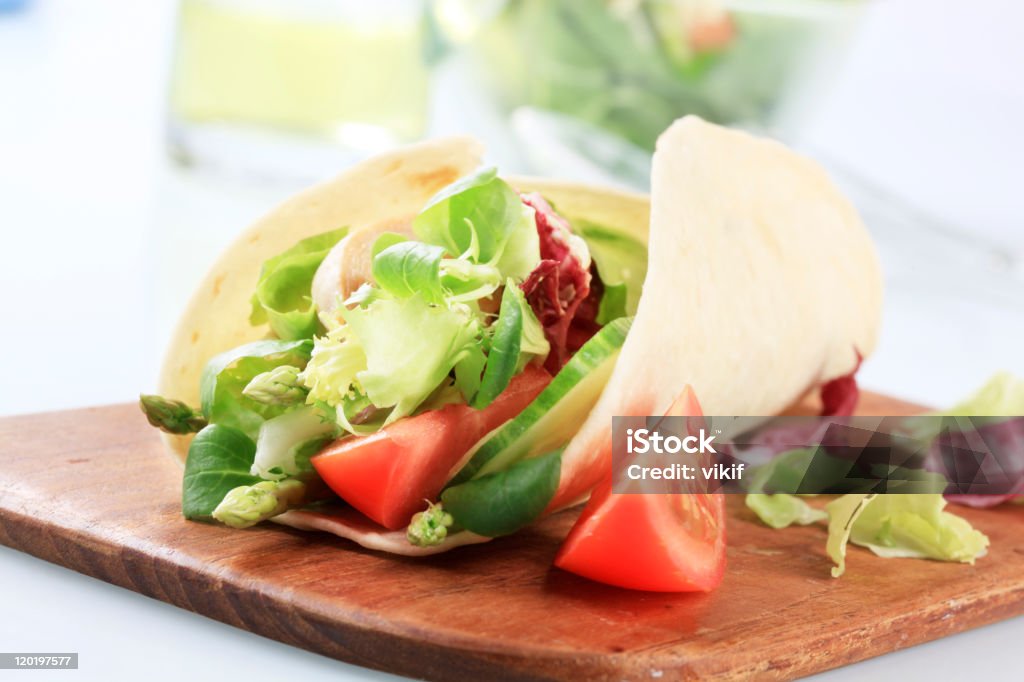 Mais-tortilla-und Gemüse-Salat - Lizenzfrei Blattgemüse Stock-Foto