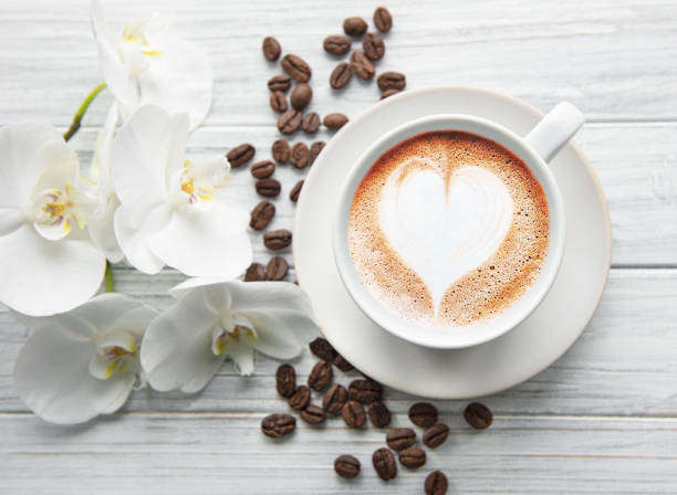 чашка кофе с сердечным узором - coffee bean coffee flower ribbon стоковые фото и изображения