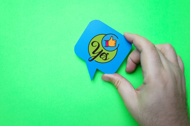 istock YES - Blue speech bubble on green ground 1202015628