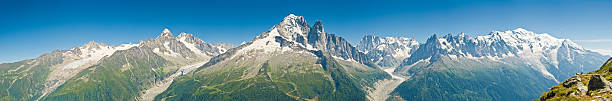 panorama du paysage des alpes européennes - aiguille du midi photos et images de collection