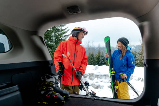 istock Couple getting ready for skiing from their car 1202070222