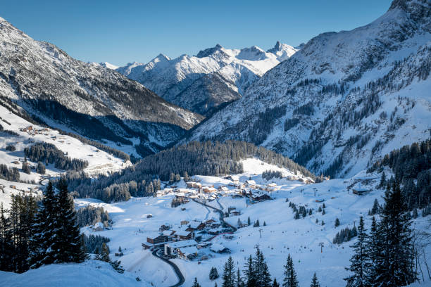 겨울에 알프스의 파노라마 - ski resort village austria winter 뉴스 사진 이미지