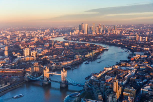 aerial view of tower bridge and canary wharf skyline at sunset - canary wharf london england docklands skyline imagens e fotografias de stock