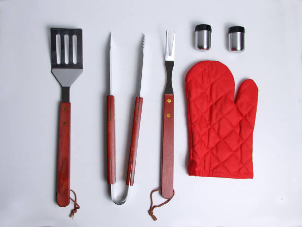 흰색 배경에 닫히는 바베큐 악기 키트 - cooking kitchen utensil wood isolated 뉴스 사진 이미지