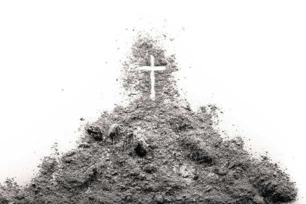 灰で作られたイエスの十字架とゴルゴタの丘 ストックフォト