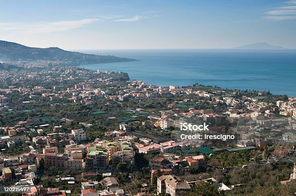 Costa Sorrentinanapoli Italy - Fotografie stock e altre immagini di Ambientazione esterna - Ambientazione esterna, Bellezza naturale, Blu