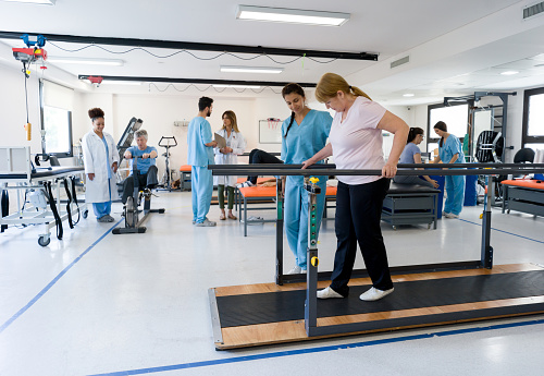 Group of patients and therapist at physical therapy exercising - Healthcare concepts