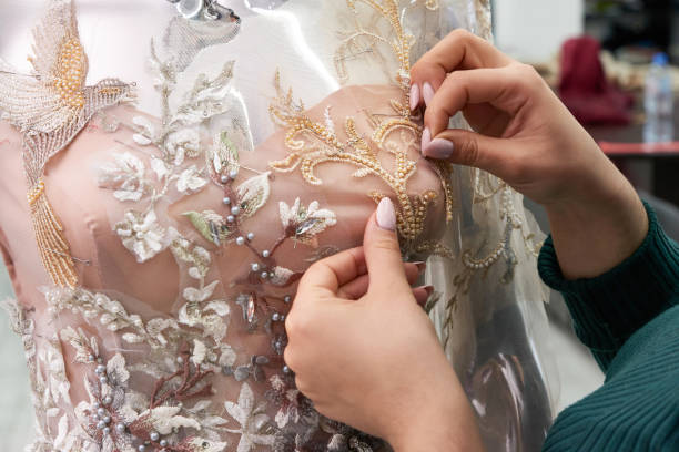 dressmaker fixing white lace wedding dress on a mannequin in tailor studio - bride wedding fashion evening gown imagens e fotografias de stock