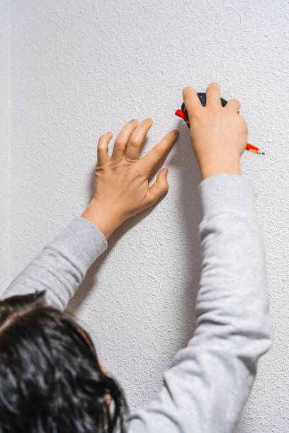 istock A woman marking the white wall 1202232350