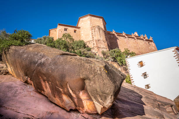 villafames también vilafames gran roca roca grossa en castellón españa - vilafames fotografías e imágenes de stock