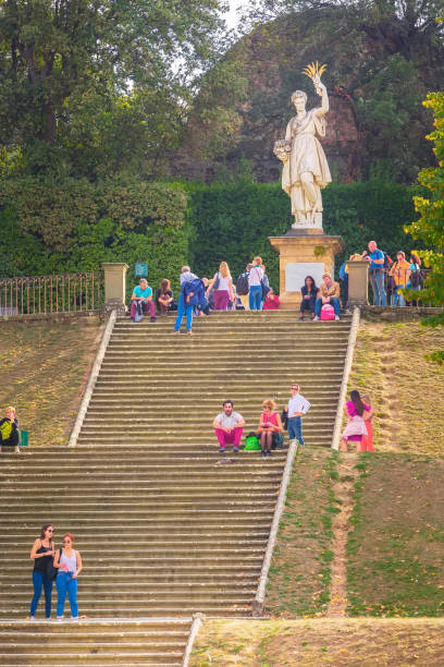 florencia, italia estatua de ceres en los jardines de boboli - statue architecture sculpture formal garden fotografías e imágenes de stock