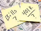 amerikanisches-bargeld-und-gelbe-papiernotiz-bills-und-401k-mit-fragezeichen.jpg?b=1&s=170x170&k=20&c=NTuruw2GyCk8z2zMGUkXQnkdzVq8lj2vEiswY8Q-Lr4=