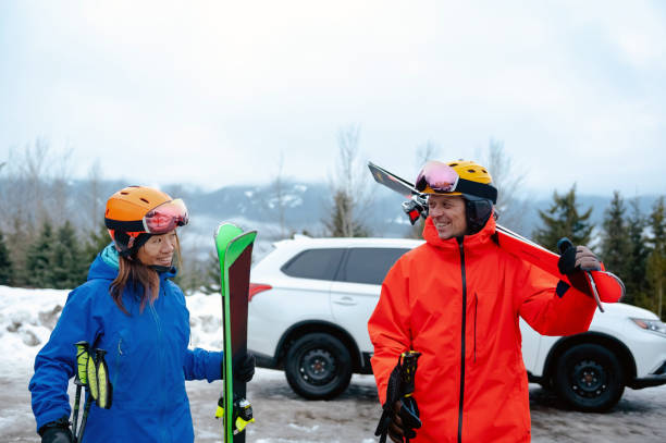 istock Couple getting ready for skiing from their car 1202326296