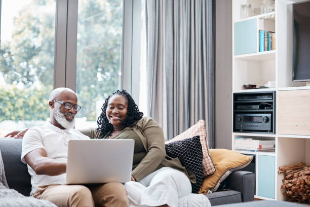 istock Checking up on what's new online 1202331185