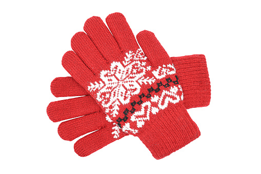 Guantes rojos de invierno de lana de punto de las mujeres con patrón aislado sobre fondo blanco photo
