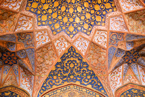 Ceiling decoration with arabesque pattern at the Tomb of Akbar the Great in Sikandra near Agra, Uttar Pradesh state