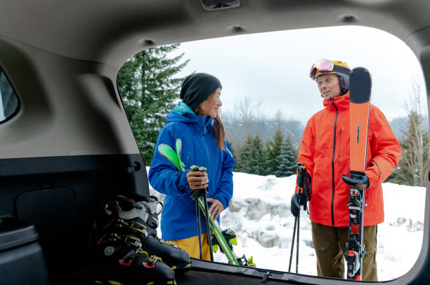istock Couple getting ready for skiing from their car 1202341148