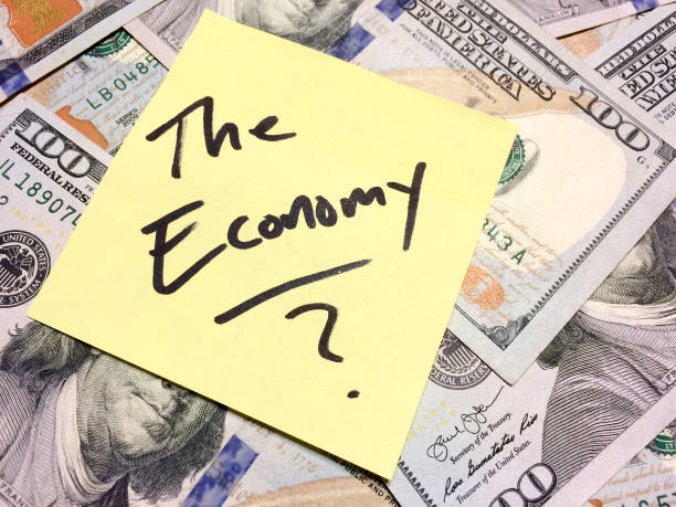 American cash money and yellow paper note with text The Economy question mark American cash money and yellow paper note with text The Economy with question mark in black color aerial view philadelphia federal reserve stock pictures, royalty-free photos & images