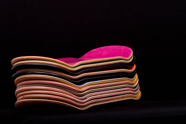 Pilha de pranchas coloridas - fotografia de stock