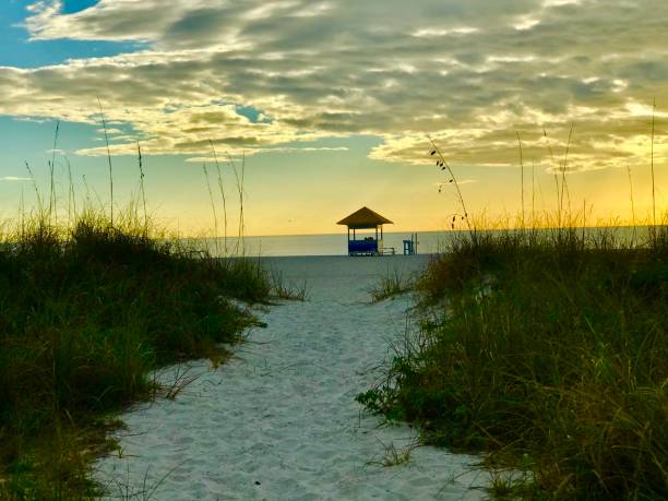 istock Florida sunset Saint Pete Beach 1202382160