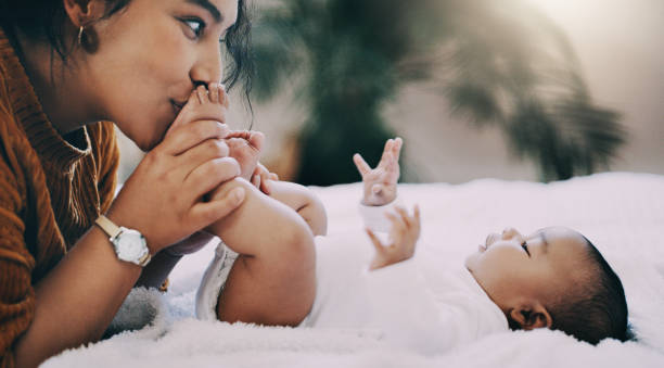 mam dostawę pocałunku dla specjalnego małego chłopca - baby toe zdjęcia i obrazy z banku zdjęć