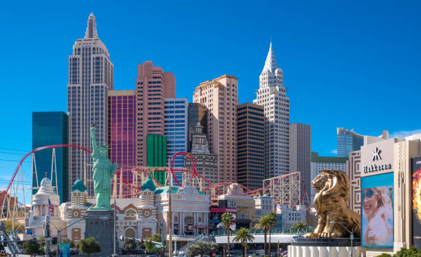 the las vegas skyline of hotels and casinos. - las vegas metropolitan area skyline cityscape the las vegas strip imagens e fotografias de stock