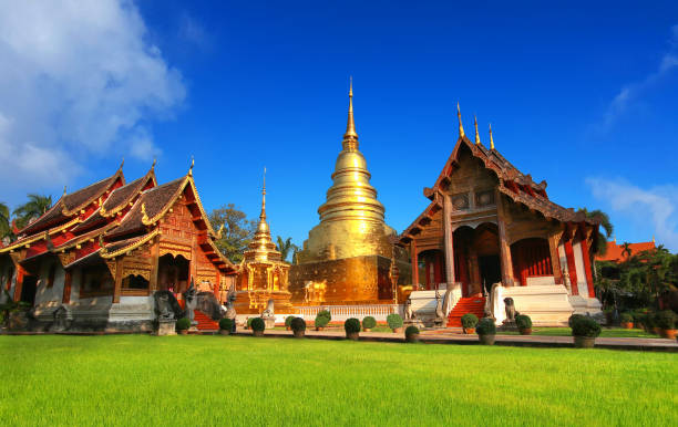 temple de wat phra singh à chiang mai, thaïlande. destination de voyage la plus populaire et attraction pour le touriste lors de la visite chiang mai , thaïlande. - wat phra sing photos et images de collection