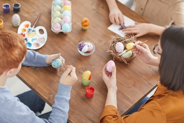 istock Family painting eggs in team 1202502971
