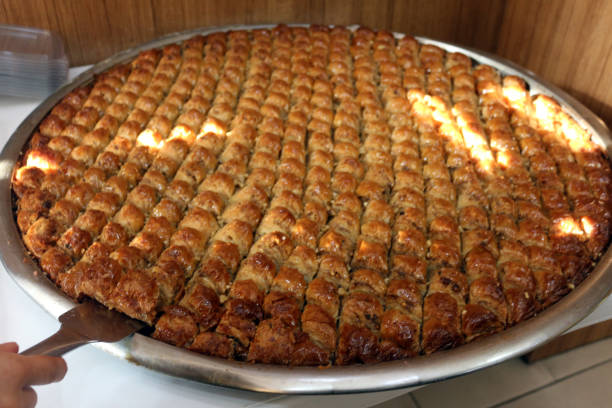 baklava turco casero - tart dessert tray bakery fotografías e imágenes de stock