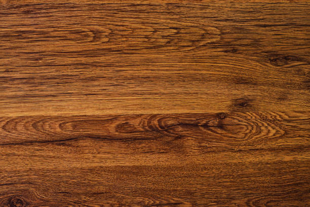 полированная деревянная поверхность. фон полированной текстуры дерева - american walnut стоковые фото и изображения