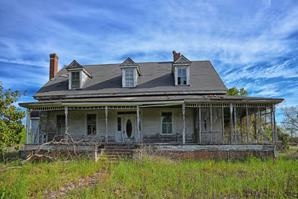 istock Deserted Rural Farmhouse 1202565209
